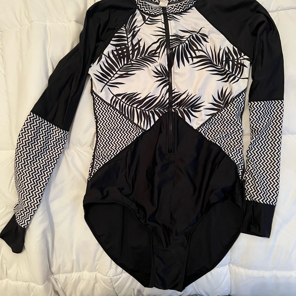 Long sleeve swimsuit